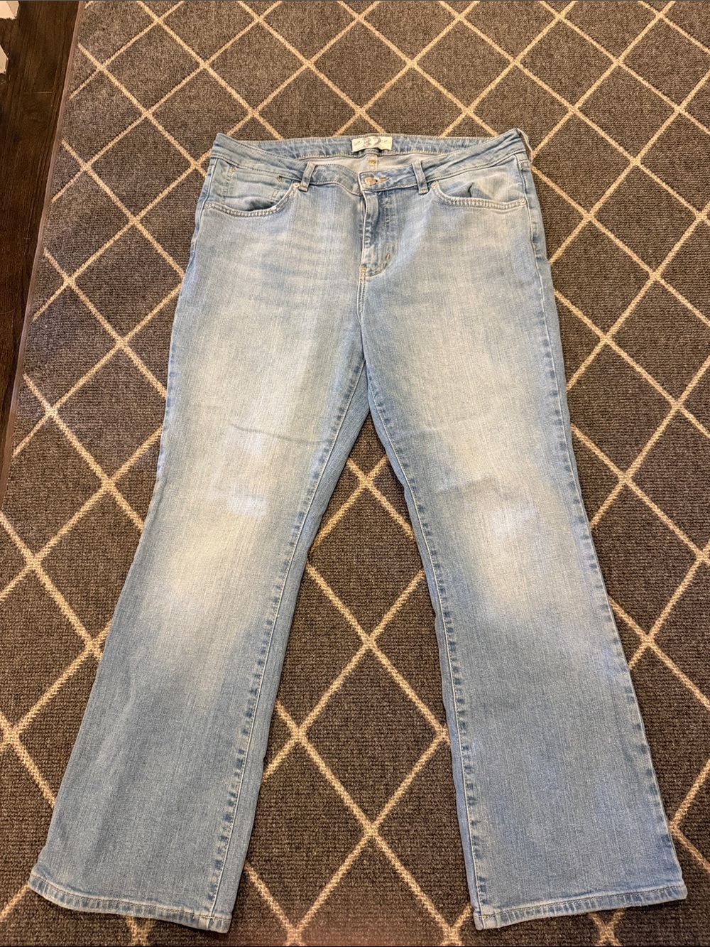 Like New Free People Women’s Light Wash Straight Leg Jeans